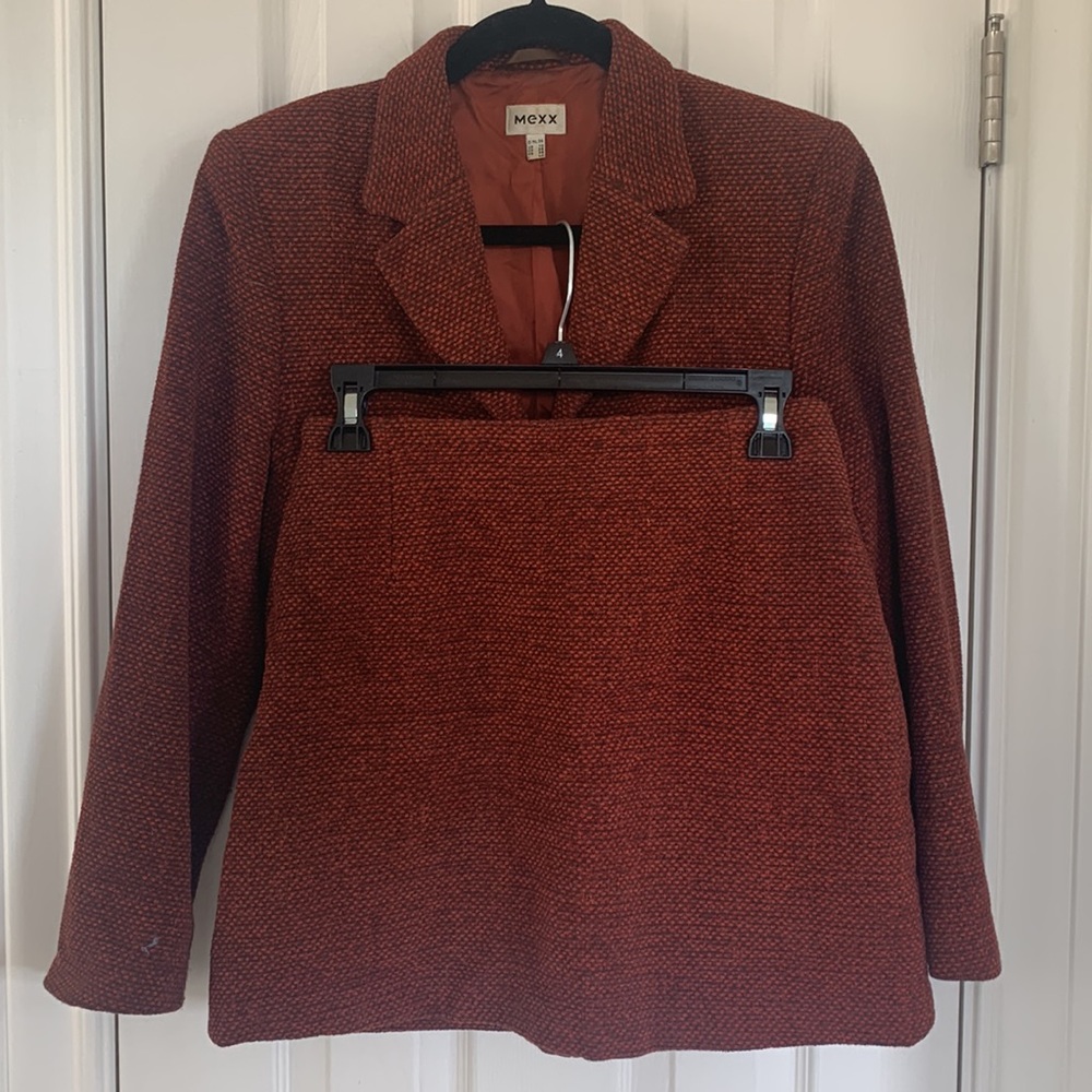 Mexx Blazer with Skirt, size 6, brown & red